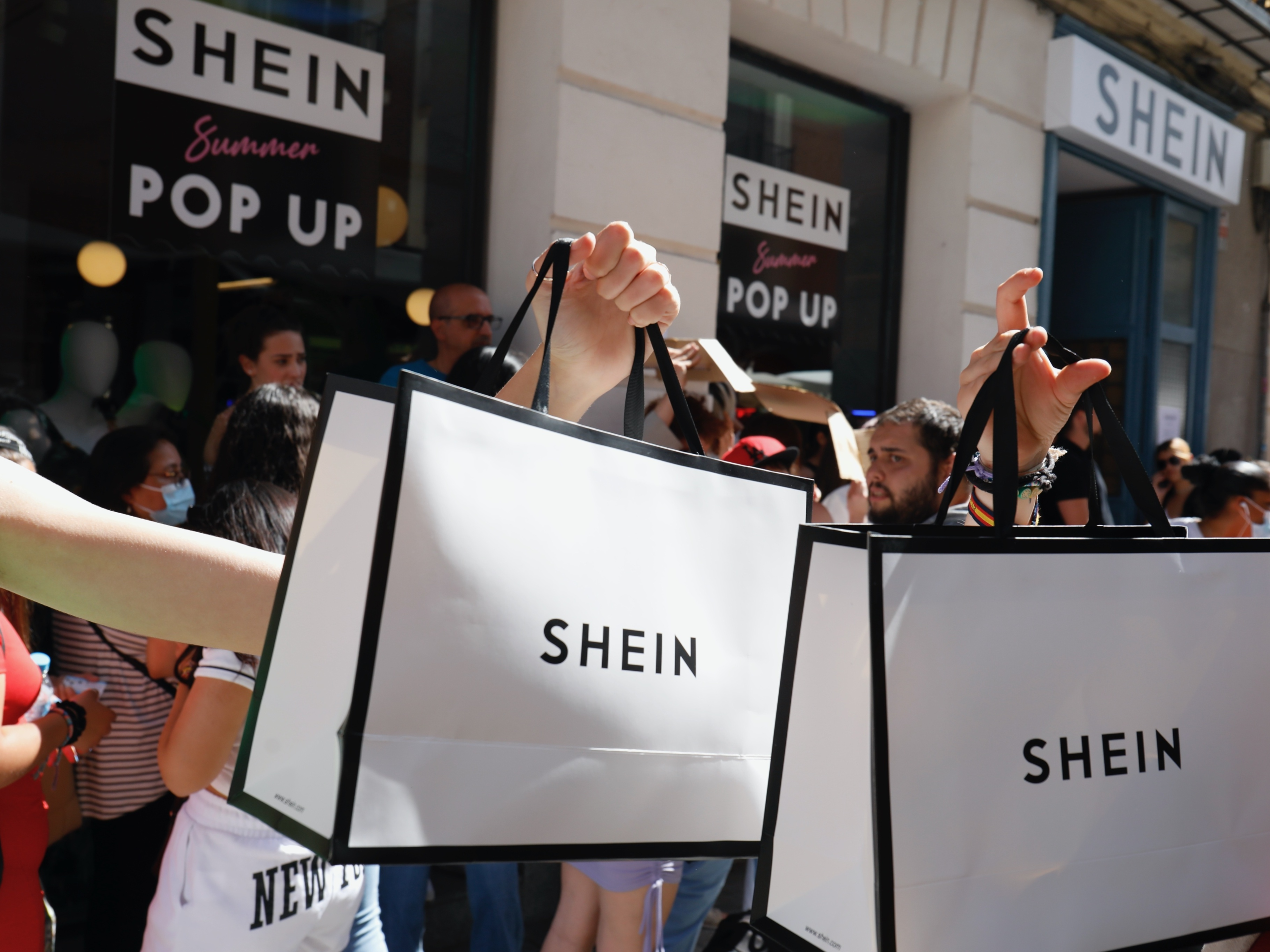 Explore oportunidades atuais de roupas masculinas na Shein